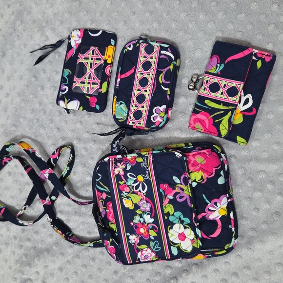 Vera Bradley 4 Piece Set Crossbody,Wallet, ID Holder, Chain Purse New Condition - Picture 12 of 12